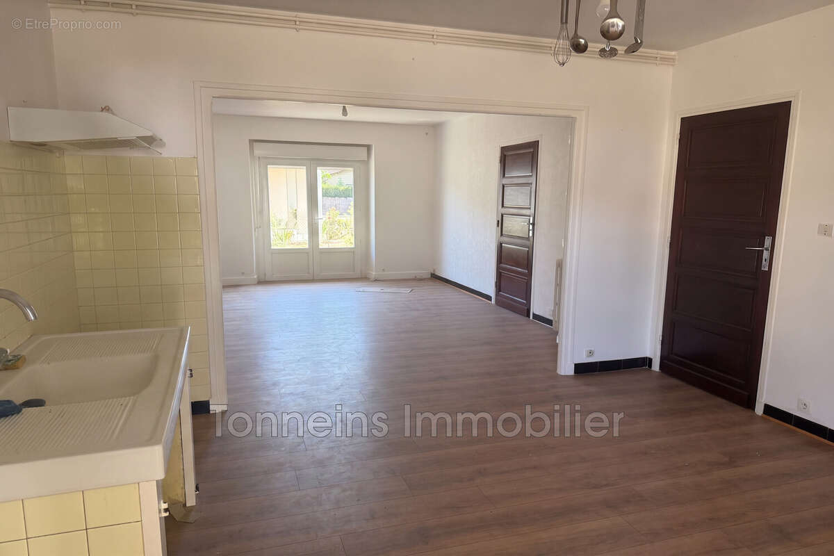Maison 165 m² à Tonneins  - photo 2