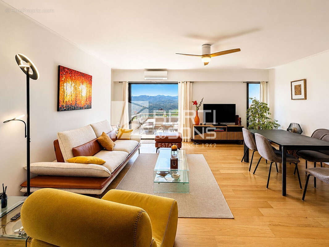 Appartement à MANDELIEU-LA-NAPOULE