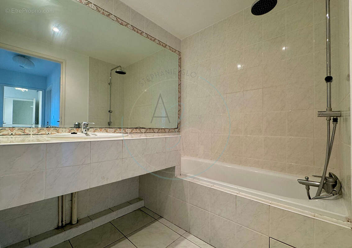 Appartement à COGOLIN