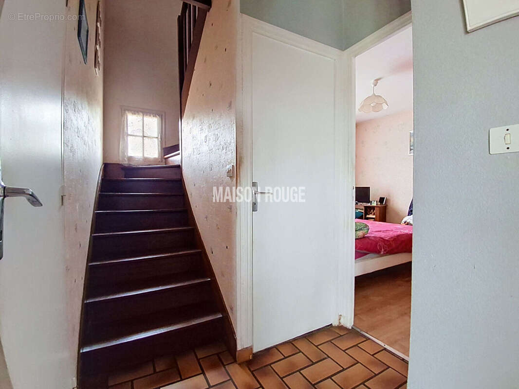 Maison néo-bretonne avec énorme potentiel ! Emplacement recherché - Opportunité rare au coeur de SAINT-DONAN - photo 9