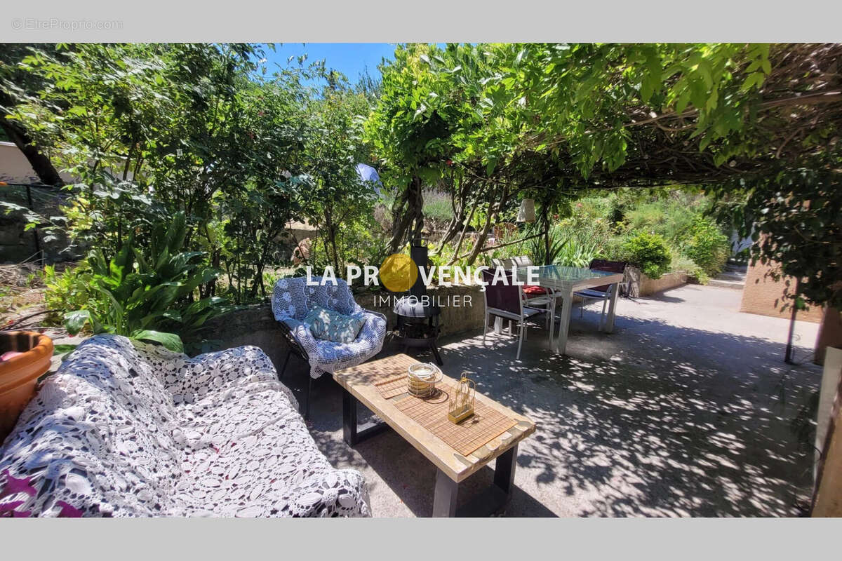 Maison 113 m² à Saint-Savournin  - photo 9