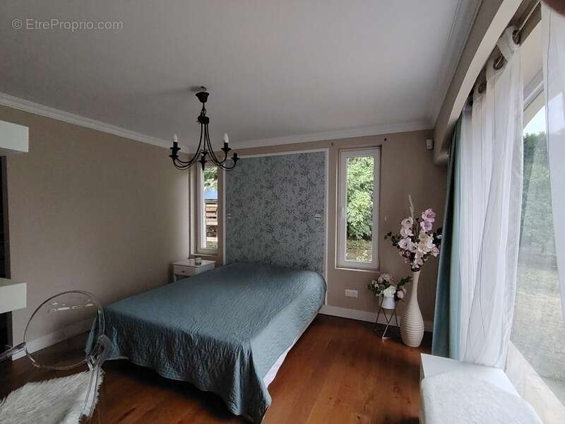 Maison d'architecte de 284 m² avec parc et piscine chauffée - Neuville de Poitou - photo 8