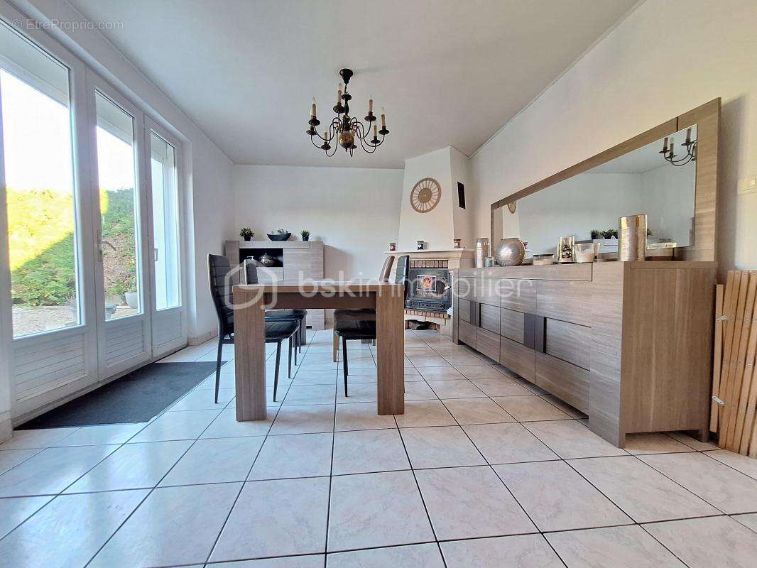 Maison à NEUVY-EN-SULLIAS