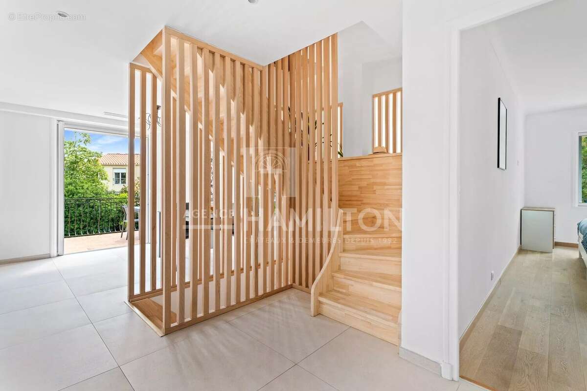 Maison à CHATEAUNEUF-GRASSE