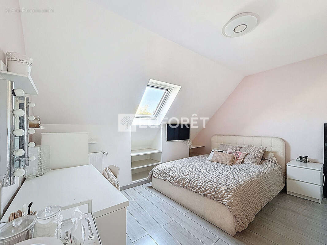 Maison à SAVIGNY-LE-TEMPLE