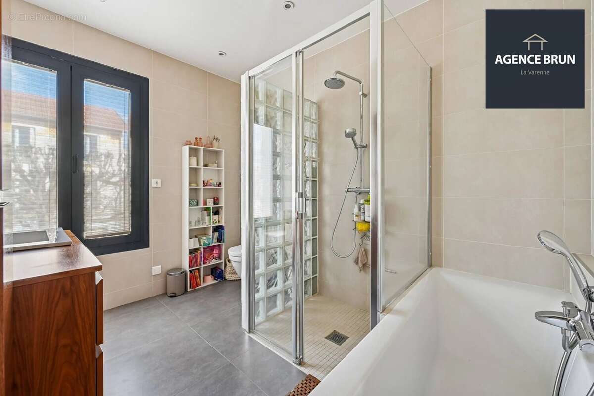 Maison à SAINT-MAUR-DES-FOSSES