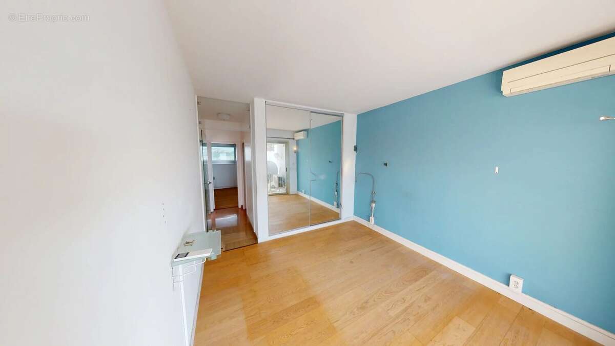 Appartement à VILLENEUVE-LOUBET