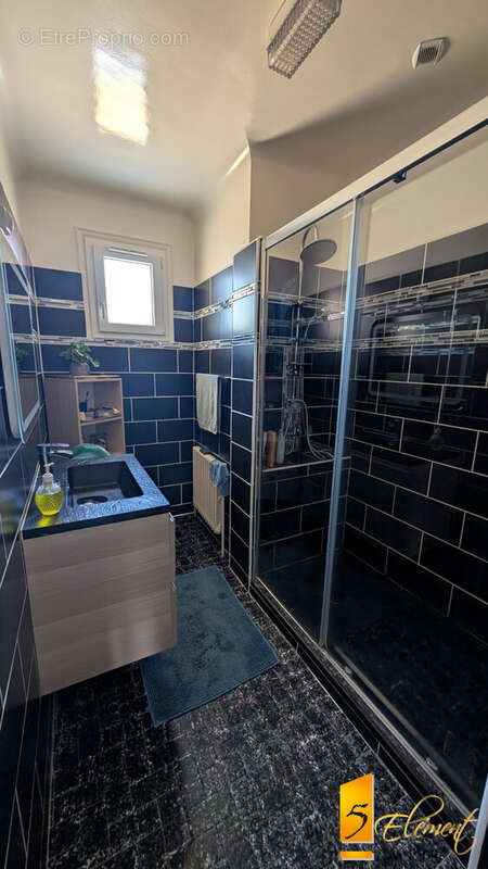 Maison 154 m² à Decines-Charpieu  - photo 8