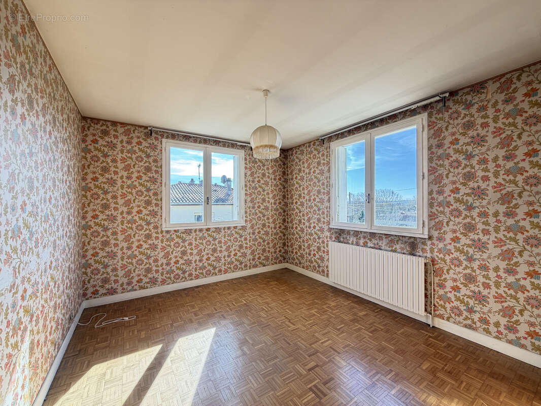 Maison à COLAYRAC-SAINT-CIRQ