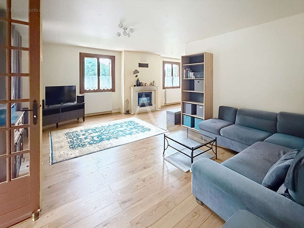 Belle maison de 250m² avec piscine dans environnement privilégié - photo 5