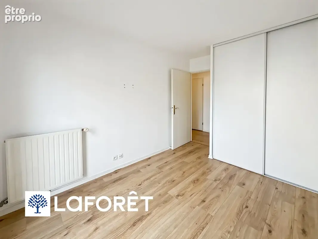 Proche du parc du château et de la Gare RER C, spacieux appartement 3 pièces. - photo 7