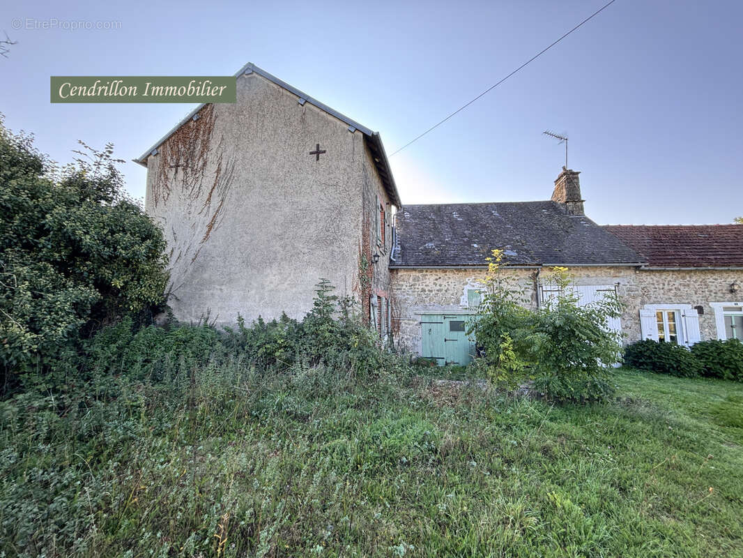 Maison en pierres, 80m2, deux chambres, grand jardin et dépendance. - photo 2
