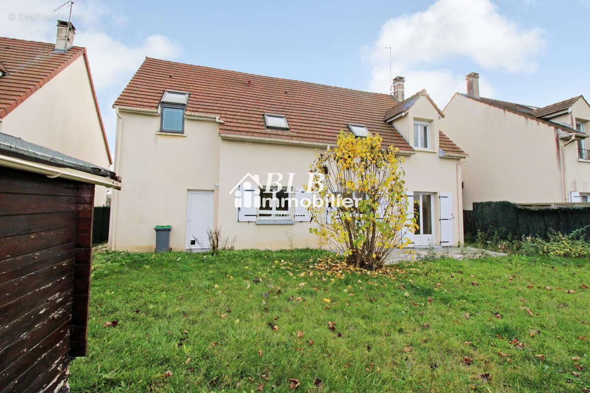 Maison à LE PERRAY-EN-YVELINES