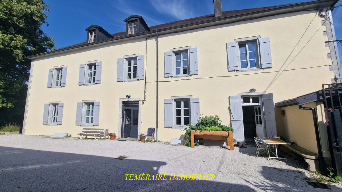 Maison à VERS-EN-MONTAGNE