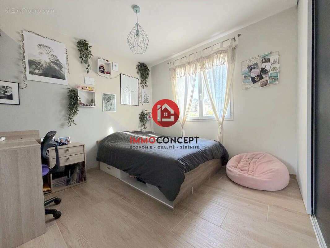 Maison à SAINT-VICTOR-LA-COSTE