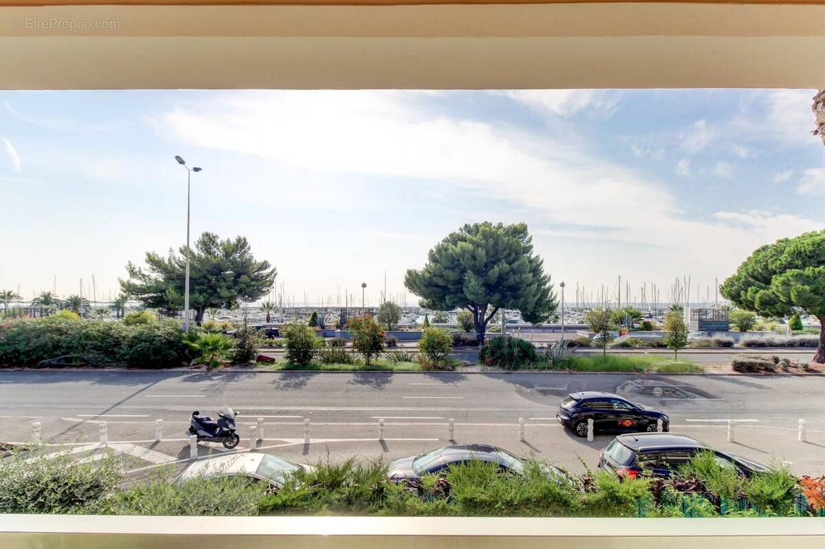 Appartement à SAINT-LAURENT-DU-VAR