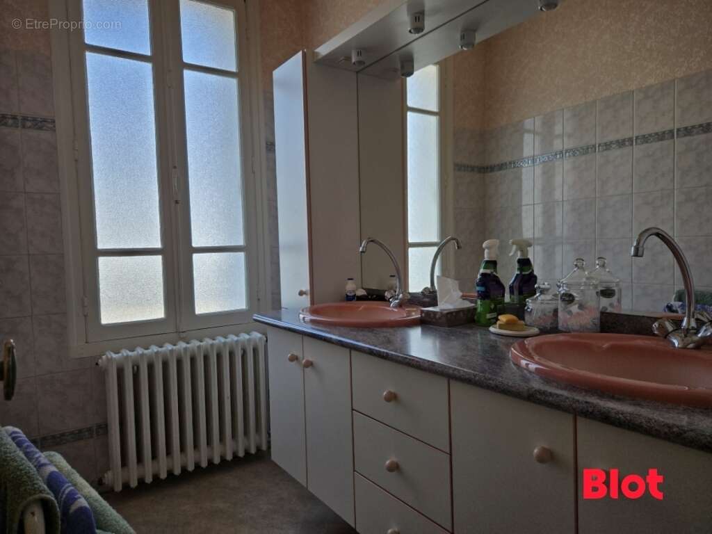 Maison 91 m² à Fougeres  - photo 6