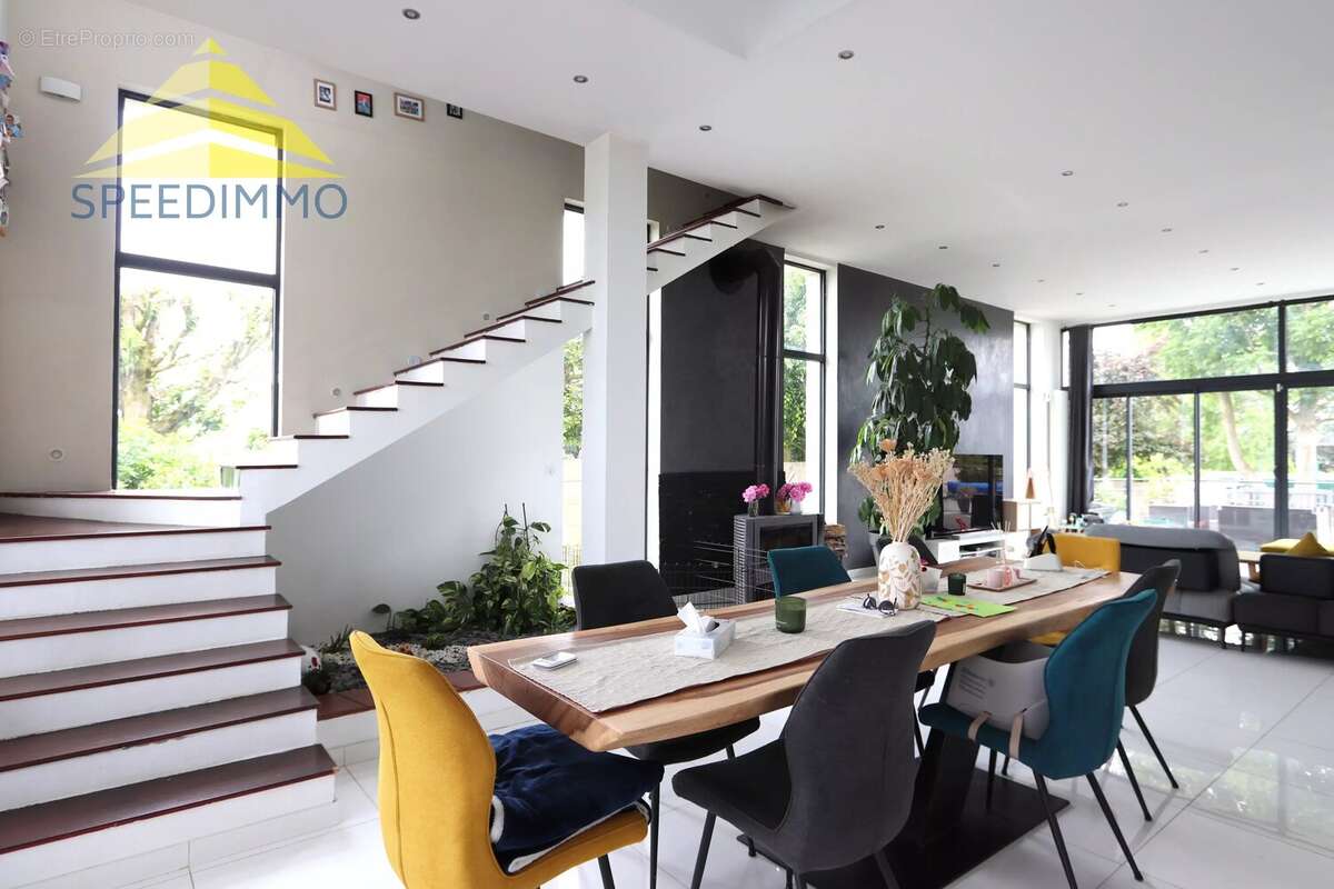 Maison à VARENNES-JARCY