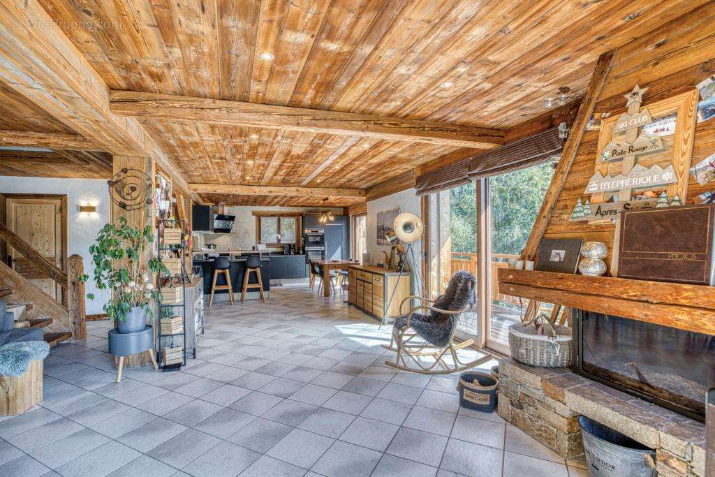 Chalet rénové à proximité de La Clusaz, Vue montagnes avec piscine - photo 7