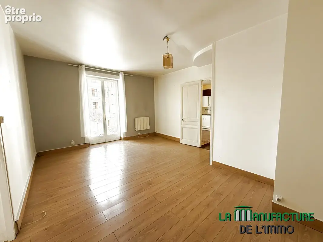 Appartement F3 - 72,58M2 - 2 Caves - Garage - Saint-Etienne/ Bergson - La Terrasse - photo 3