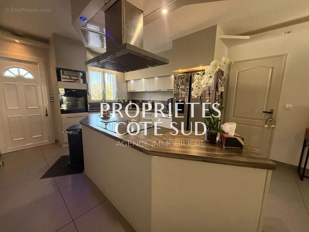 Maison à SAINT-VICTOR-LA-COSTE