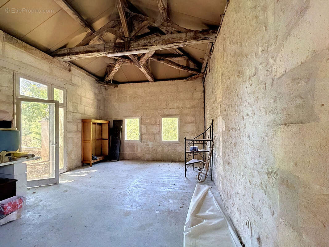 AUX PORTES D'ANGOULEME   Appartement de caractère dans un ancien logis, au cœur d'un parc en bord de rivière - photo 14