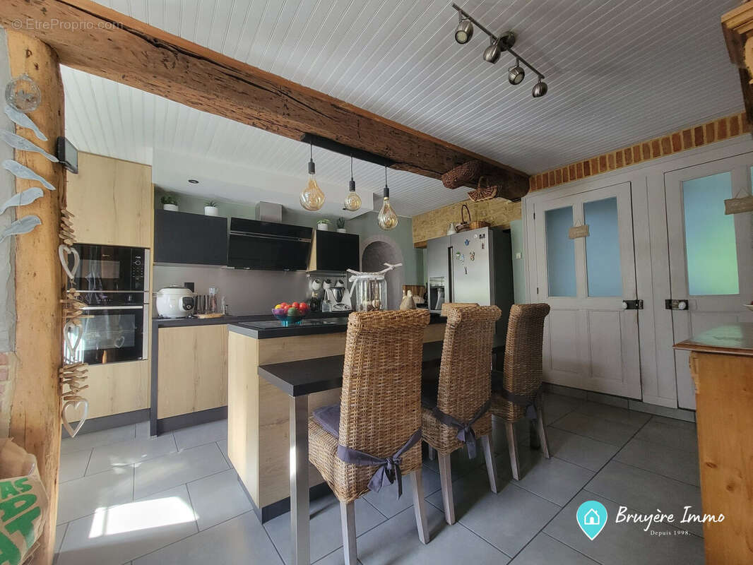 Maison 250 m² à Luzoir  - photo 3