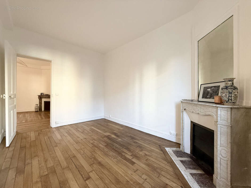 Appartement à COURBEVOIE