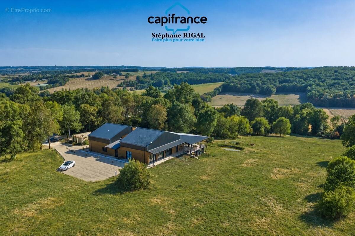 Propriete à vendre 10 pièces proche de VILLEREAL (47) de 500m2 habitables et de 3,85 ha de terrain - photo 1