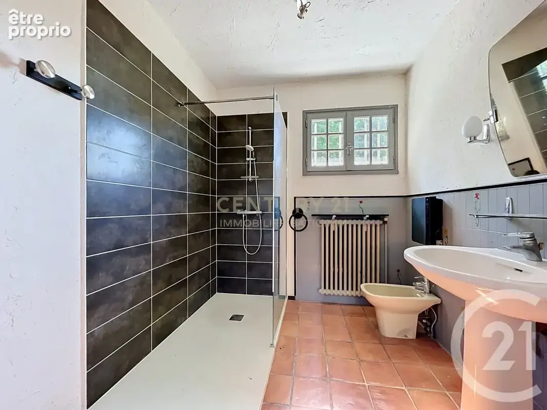 Maison 7 pièces 210 m² à vendre à Bourgoin-Jallieu (38300) - photo 6