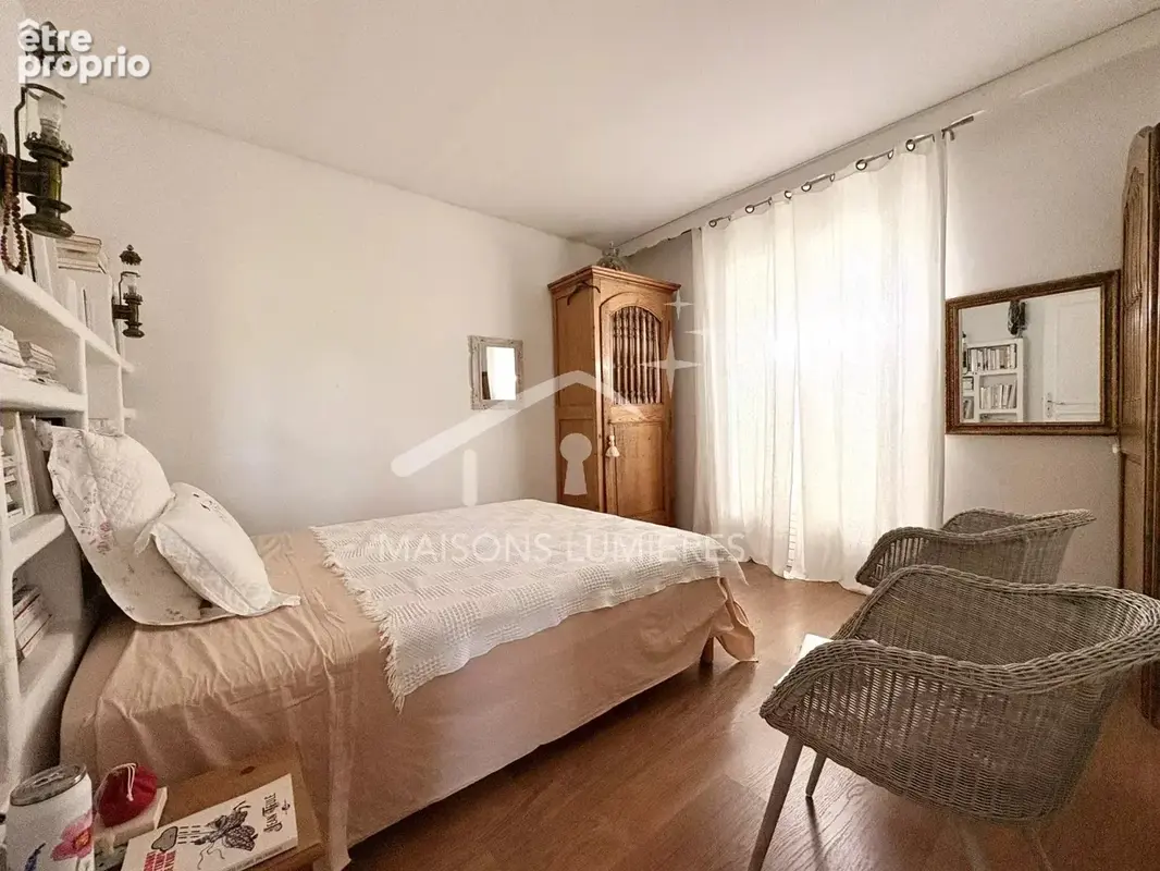Villa de 150m² sur un terrain arboré et fleuri de 510m² - T5 - APT - 368 000€ - photo 8