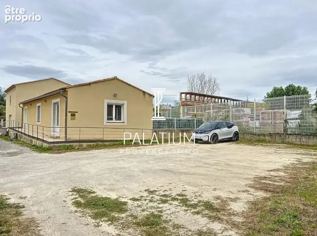 Local professionnel de 92 m2 à Mallemort (ZA) - photo 3