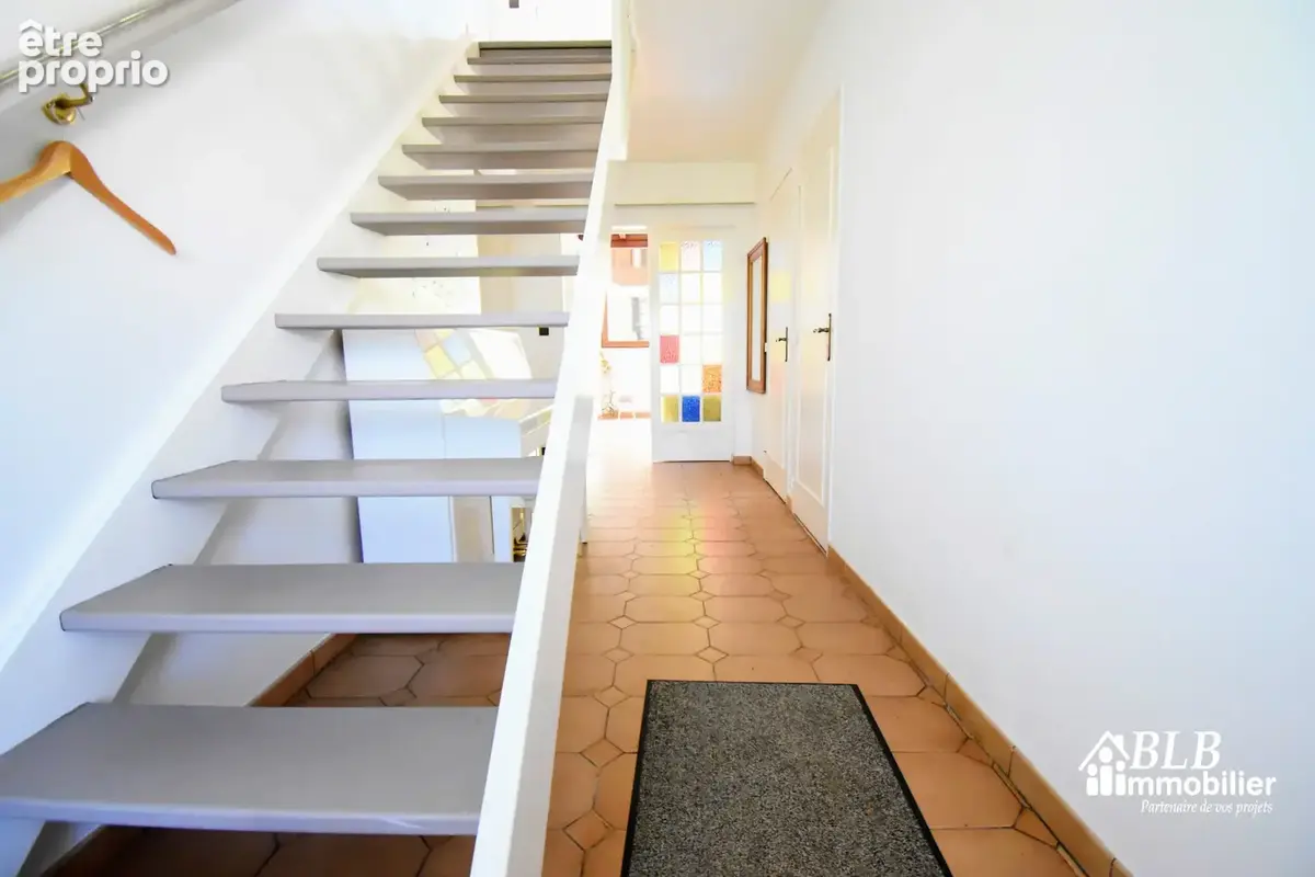 Maison - 5 chambres - garage - photo 6