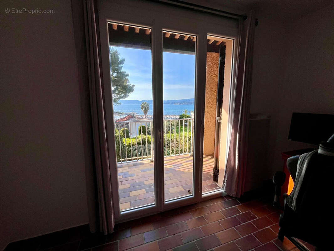 Appartement à SAINT-CYR-SUR-MER