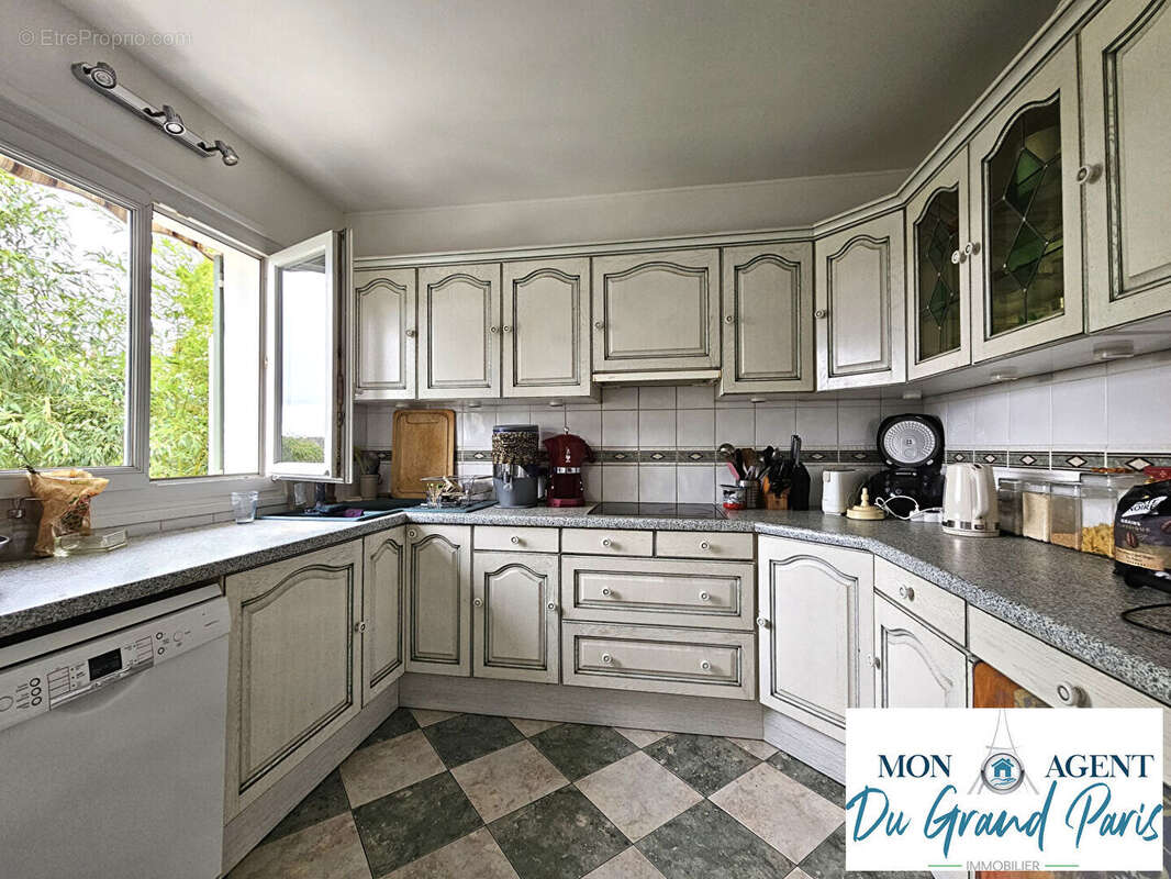 Maison à VERRIERES-LE-BUISSON