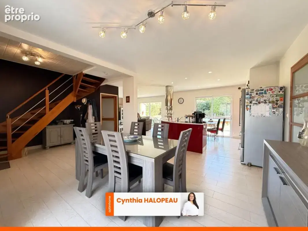 Maison familiale de 161 m² avec piscine – Chauché - photo 4