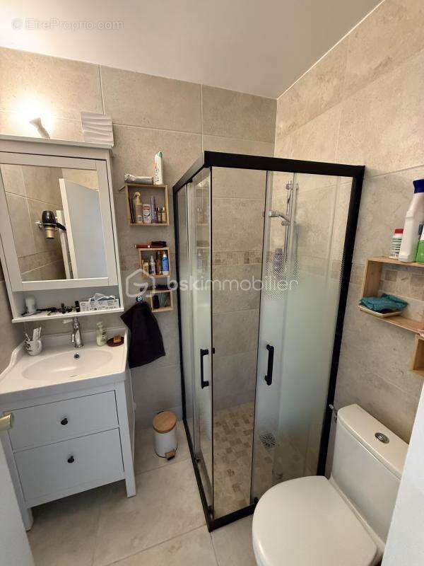Propriété d'Exception - Quartier Résidentiel de PÉLISSANNE (DEPT13) - Villa Type 8 - 170 m2 - Terrain Arboré,Sécurisé - 1500M2 - - photo 16