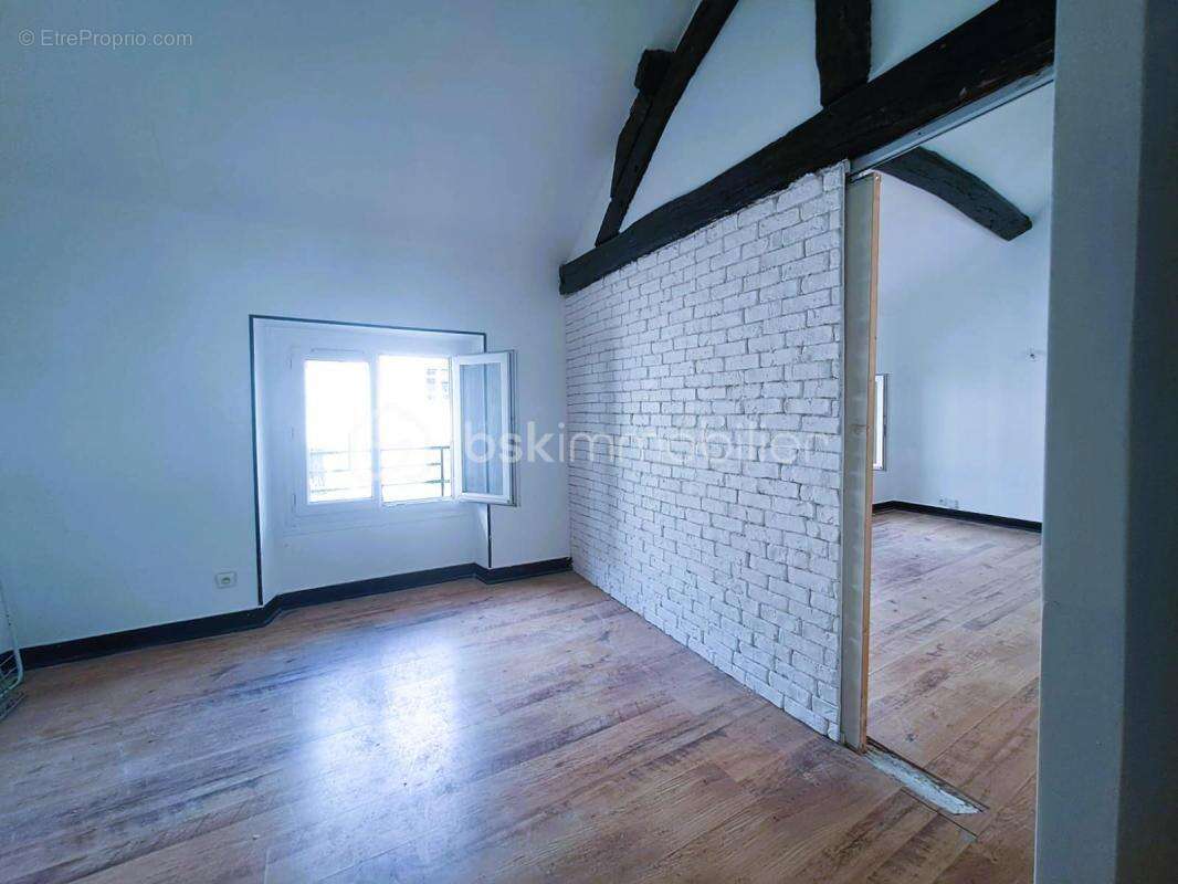 Appartement à PARIS-10E