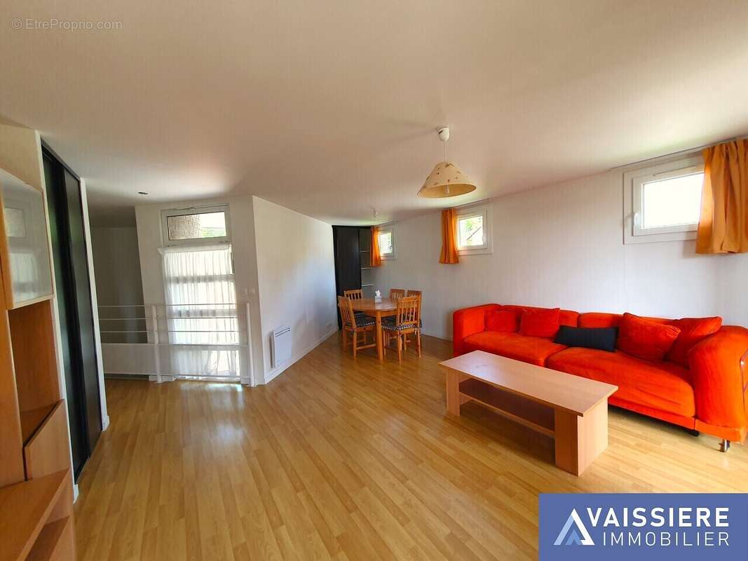 Maison à VOISINS-LE-BRETONNEUX