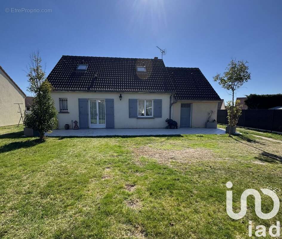 Photo 2 - Maison à SAINT-DENIS-DE-L'HOTEL