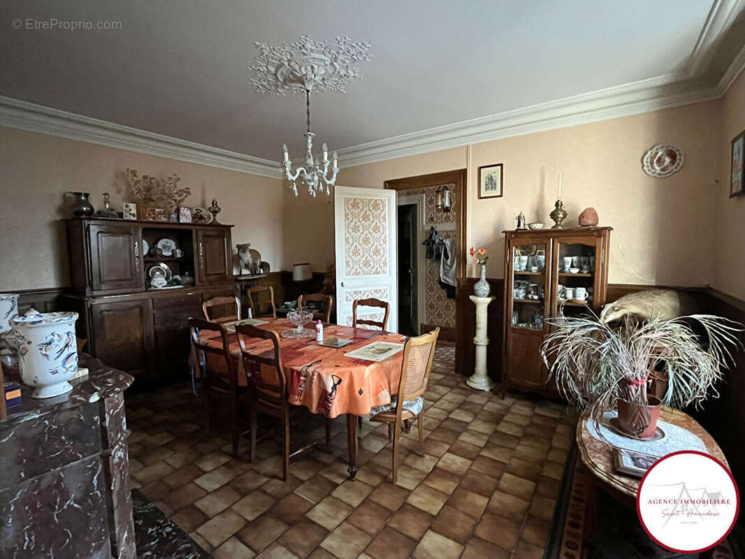 Maison à SAINT-AMAND-MONTROND