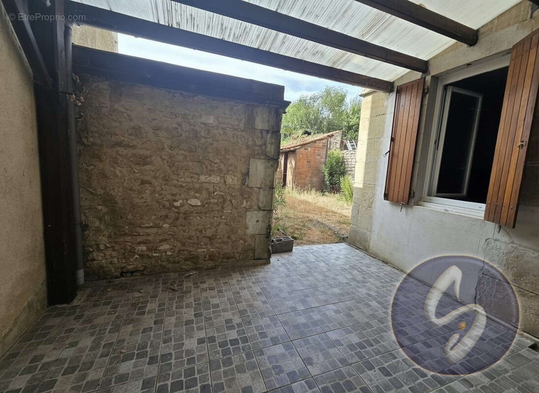 Maison 132 m² à Saint-Maixent-L'ecole  - photo 2
