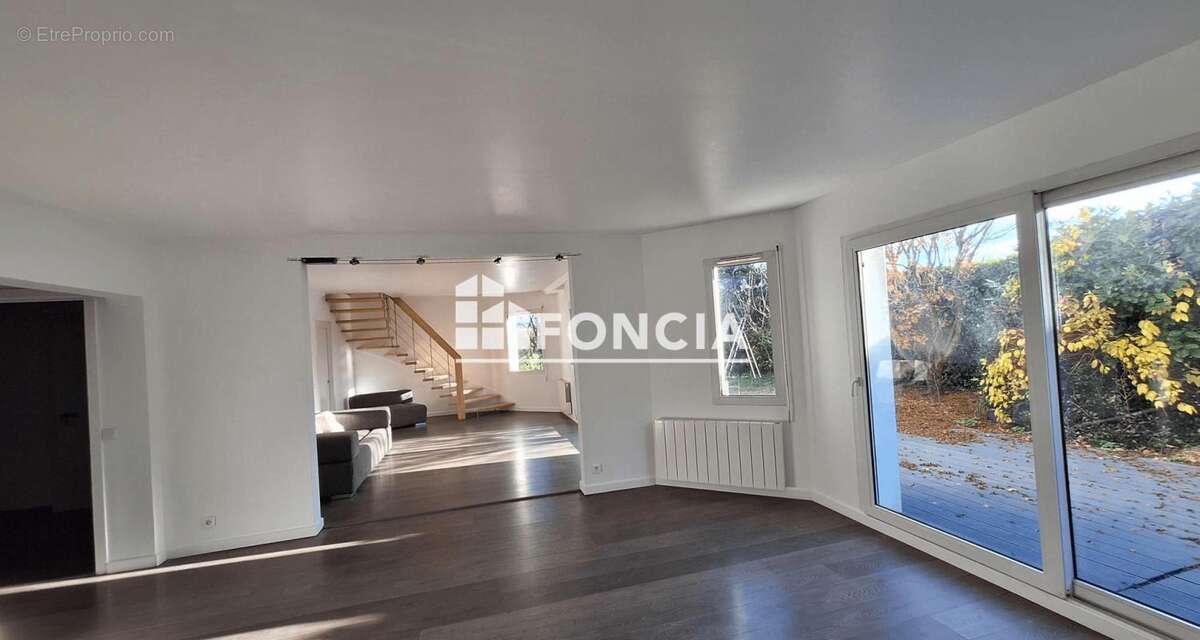 Maison à PREVESSIN-MOENS