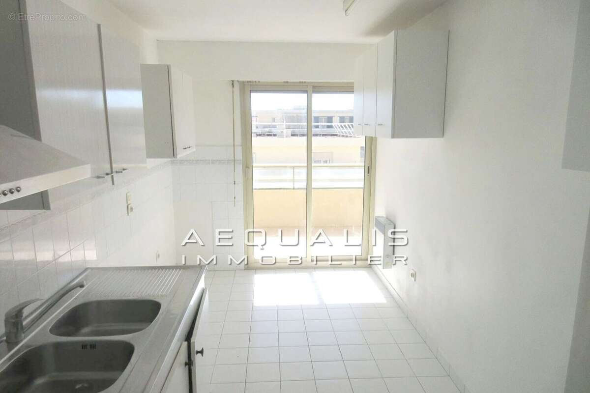 Appartement à SAINT-LAURENT-DU-VAR