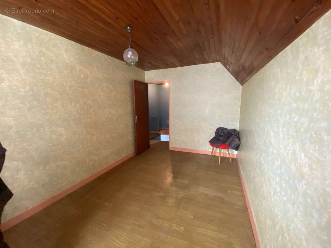 Maison à BESSE-ET-SAINT-ANASTAISE