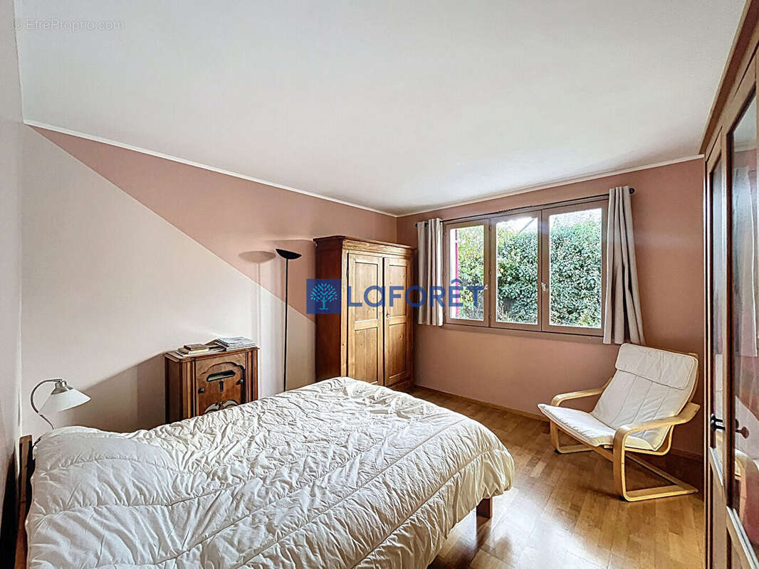 Maison à SAINT-PIERRE-DU-PERRAY