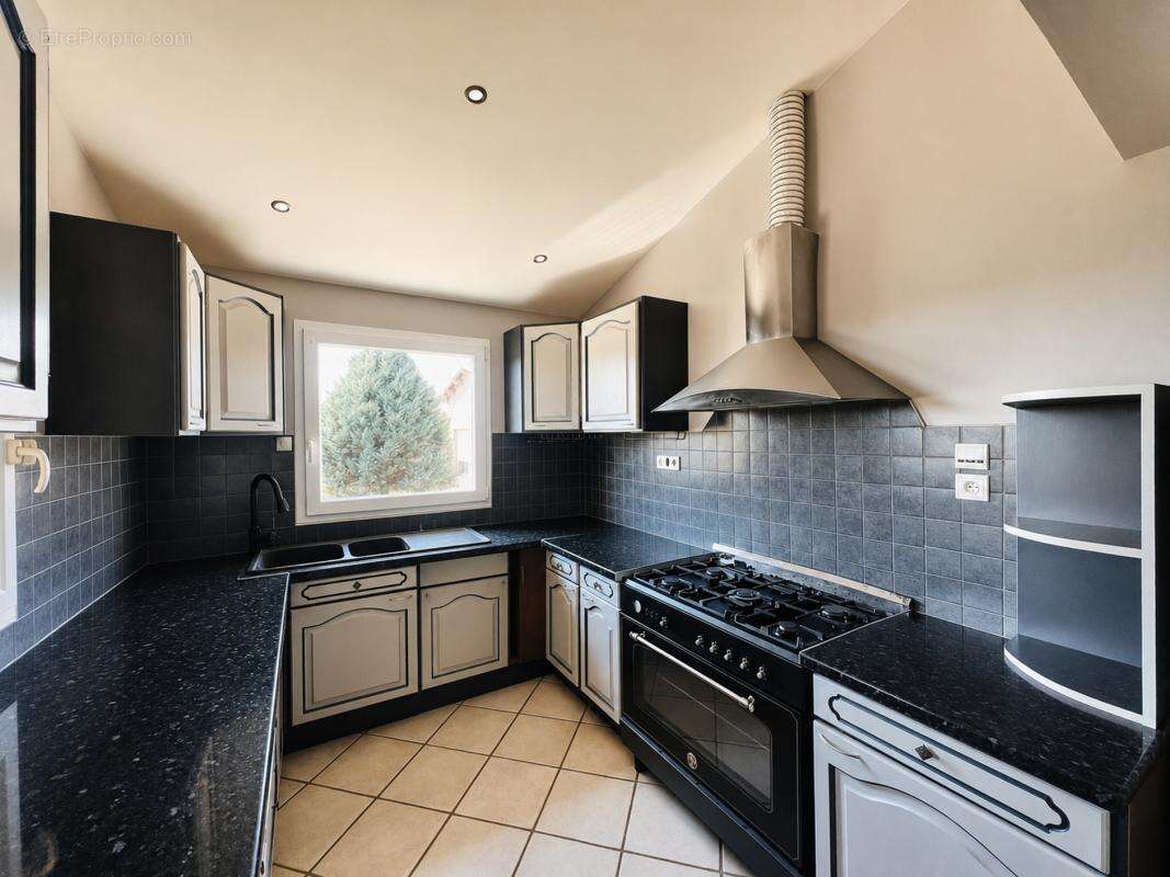 Maison 130 m² à Taponnat-Fleurignac  - photo 4