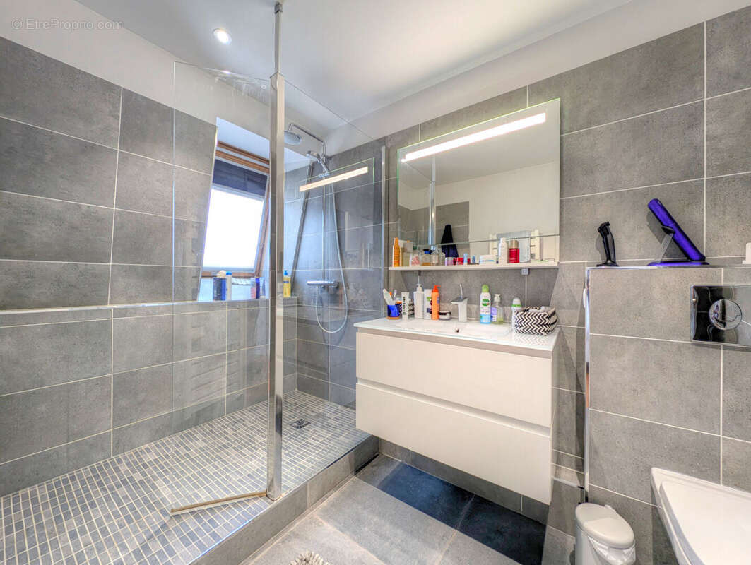 Appartement à LA GARENNE-COLOMBES
