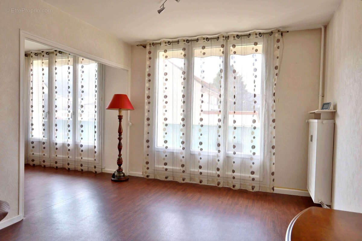 Appartement Type 3 - 67,78m2 habitables - Balcon - Cave - Place de parking Privative - photo 2