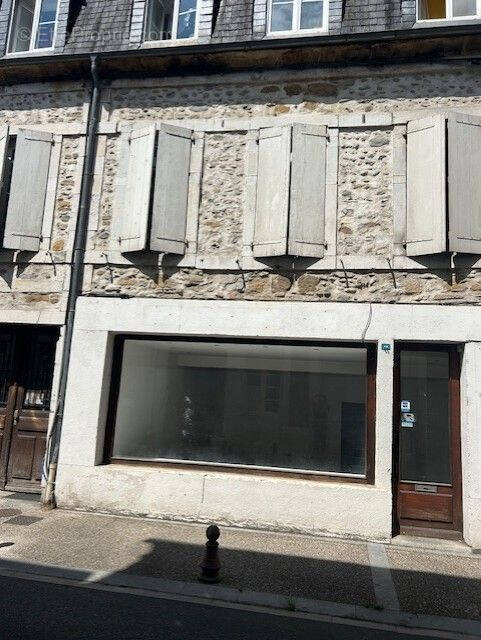 Commerce à NAY